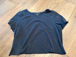 Amazon Essentials Women's Short Sleeve Crewneck Boxy T-Shirt, Black, Size Large
